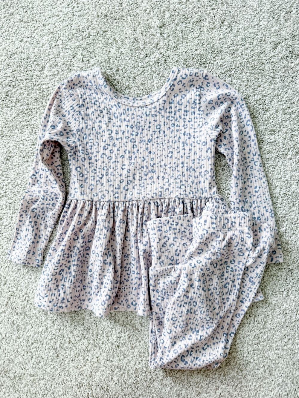 Kids Long-Sleeve Matching Set in Light Pink with Leopard Print